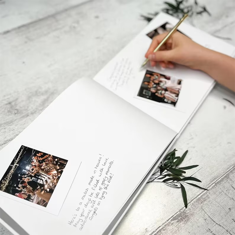 結婚祝い用のパーソナライズされたゲストブック ホワイトノーブ - Personalized Guest Book のレビューと価格